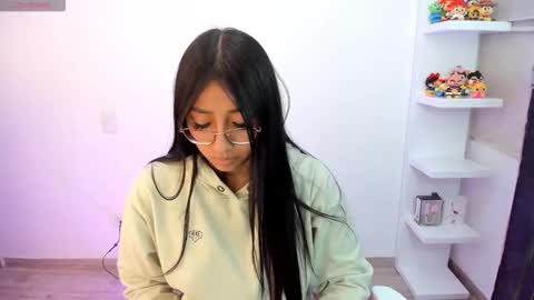 Snapshot of kyy_isa chatting on 10.20.25 IG online show from 10.20.25