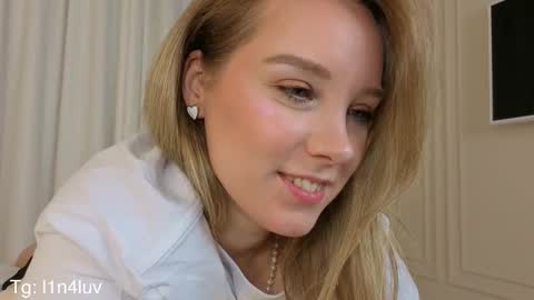 Snapshot of l1n4luv chatting on 11.11.25 lina online show from 11.11.25