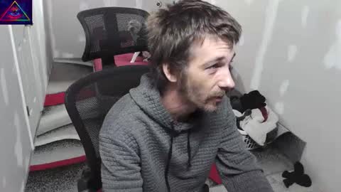 Snapshot of l1v1nth3dr3am chatting on 11.08.25 l1v1nth3dr3am online show from 11.08.25