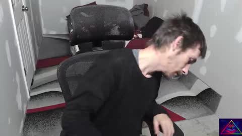 Snapshot of l1v1nth3dr3am chatting on 11.12.25 l1v1nth3dr3am online show from 11.12.25