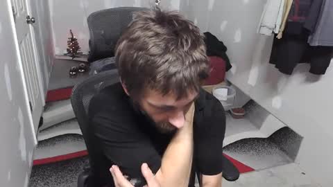 Snapshot of l1v1nth3dr3am chatting on 11.15.25 l1v1nth3dr3am online show from 11.15.25