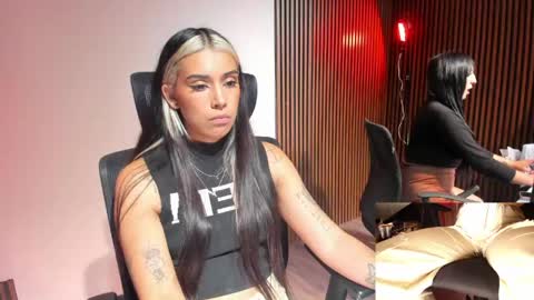 Snapshot of la_monitora chatting on 04.28.26 T A T I A N A online show from 04.28.26