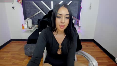 Snapshot of laara_croft chatting on 03.04.25 L A R A online show from 03.04.25