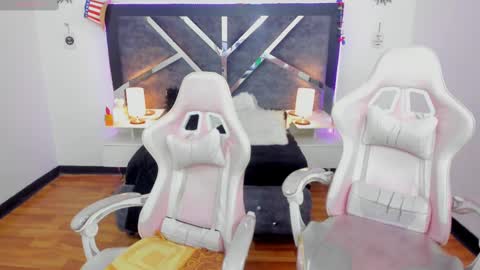 Snapshot of laara_croft chatting on 03.06.25 L A R A online show from 03.06.25