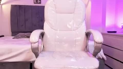  L A R A   online show from 02.21.26