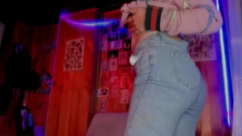 Laary Lily  online show from 02.14.25