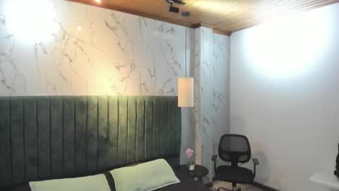 Snapshot of labrinthteasing chatting on 02.01.26 labrinthteasing online show from 02.01.26