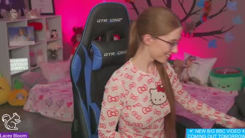 Lacey Bloom online show from 02.06.25