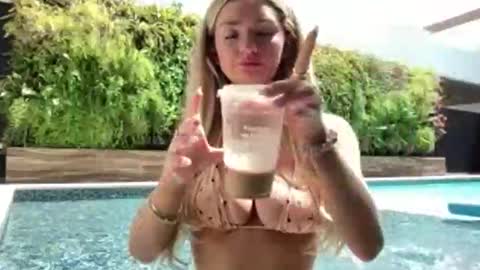 Snapshot of laceythomass chatting on 10.10.25 Lacey Thomas online show from 10.10.25