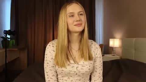 Snapshot of lachelleellwanger chatting on 06.27.26 Kate online show from 06.27.26