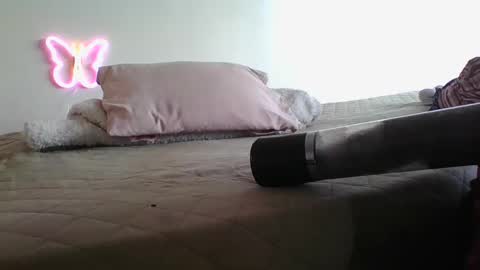 lachickadelbronx online show from 01.25.25