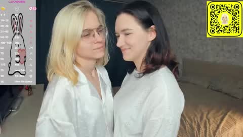 Violet and Isabel online show from 05.29.26