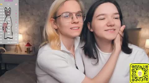 Violet and Isabel online show from 06.02.26