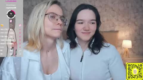 Violet and Isabel online show from 06.03.26