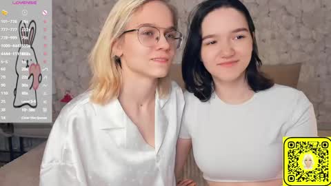 Violet and Isabel online show from 06.07.26