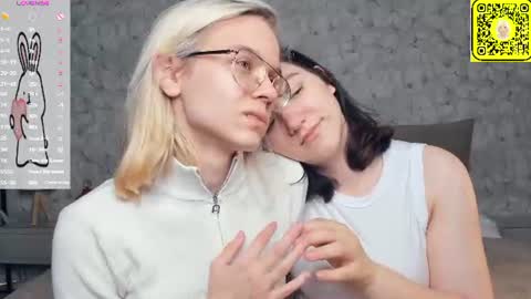Snapshot of lacyedison chatting on 06.27.26 Violet and Isabel online show from 06.27.26