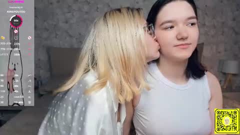 Snapshot of lacyedison chatting on 07.02.26 Violet and Isabel online show from 07.02.26