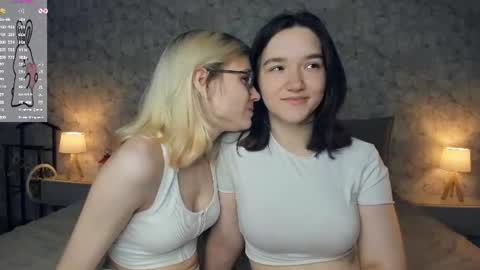Snapshot of lacyedison chatting on 07.22.26 Violet and Isabel online show from 07.22.26