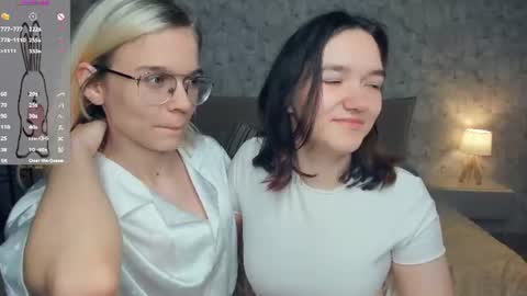 Snapshot of lacyedison chatting on 07.25.26 Violet and Isabel online show from 07.25.26