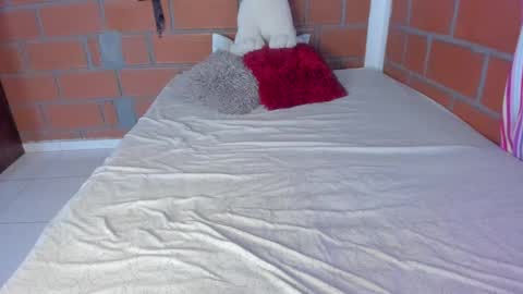 Akyra  online show from 02.04.25