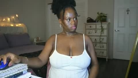 Snapshot of ladiosa_selene chatting on 07.23.26 La Diosa Selene online show from 07.23.26