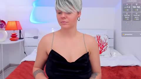 Snapshot of lady_alibi chatting on 03.01.25 AliCooper  online show from 03.01.25