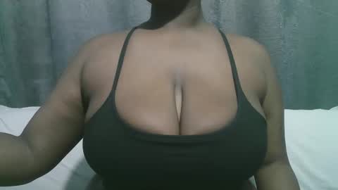 Snapshot of lady_dearra chatting on 09.21.25 lady_dearra online show from 09.21.25