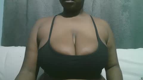 Snapshot of lady_dearra chatting on 10.04.25 lady_dearra online show from 10.04.25