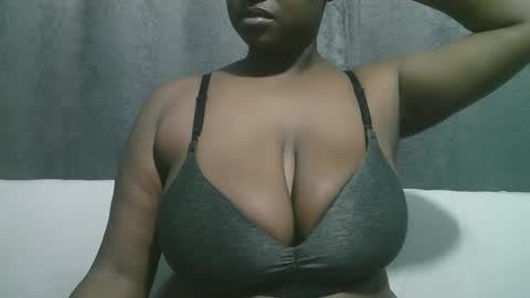 Snapshot of lady_dearra chatting on 10.07.25 lady_dearra online show from 10.07.25