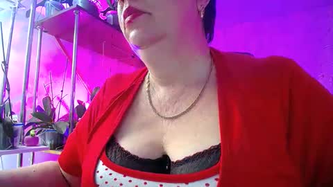 Snapshot of lady_gloria chatting on 12.08.24 Lady Gloria online show from 12.08.24