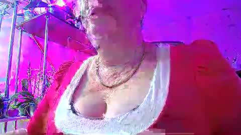 Snapshot of lady_gloria chatting on 01.06.25 Lady Gloria online show from 01.06.25