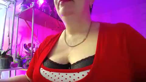 Snapshot of lady_gloria chatting on 02.01.25 Lady Gloria online show from 02.01.25