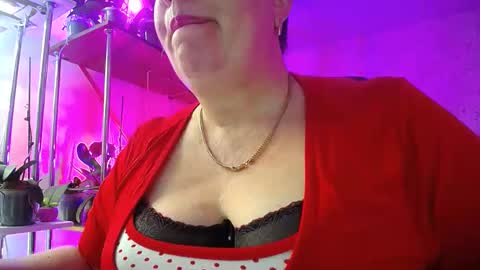 Snapshot of lady_gloria chatting on 02.01.25 Lady Gloria online show from 02.01.25