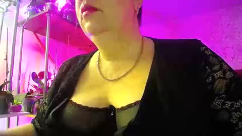 Snapshot of lady_gloria chatting on 02.02.25 Lady Gloria online show from 02.02.25