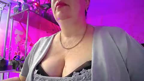 Snapshot of lady_gloria chatting on 03.01.25 Lady Gloria online show from 03.01.25