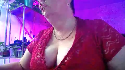 Snapshot of lady_gloria chatting on 09.16.25 Lady Gloria online show from 09.16.25