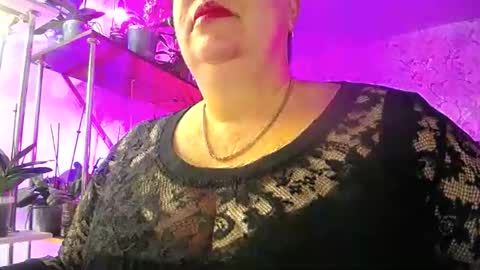 Snapshot of lady_gloria chatting on 10.14.25 Lady Gloria online show from 10.14.25