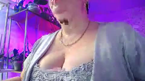 Lady Gloria online show from 01.12.26