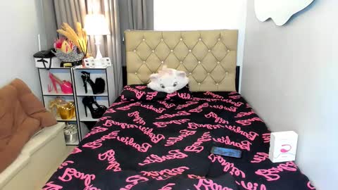 lady_moriseth online show from 01.20.25