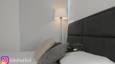    700  1300 -5 online show from 02.28.25