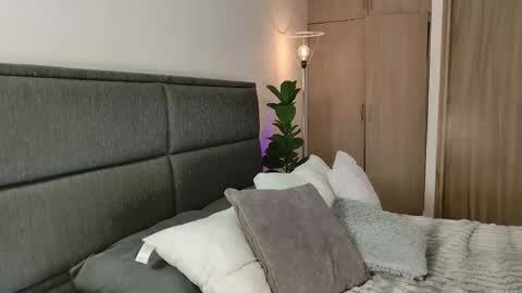    700  1300 -5 online show from 09.25.25