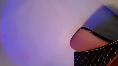 Ella online show from 10.05.25