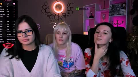 Snapshot of lady_sexyboom chatting on 11.19.25 lady online show from 11.19.25