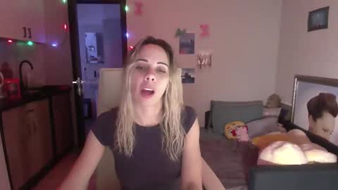 Snapshot of lady_smile69 chatting on 10.24.25 lady_smile69 online show from 10.24.25