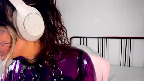 Snapshot of lady_sontse_ chatting on 02.06.25 Mia online show from 02.06.25