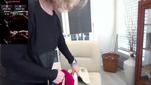 Snapshot of ladybabs chatting on 10.21.25 Ladybabs online show from 10.21.25