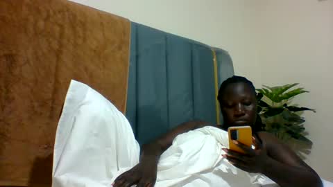 lindah32 online show from 12.30.24