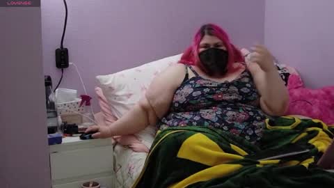 Snapshot of ladykitsunebig chatting on 05.28.26 ladykitsunebig online show from 05.28.26
