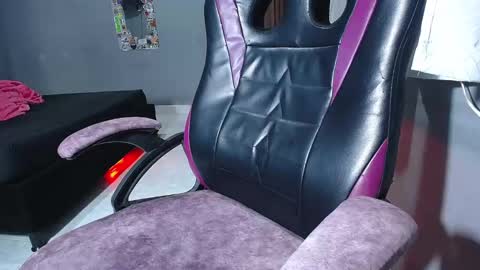 Snapshot of ladynemesis00 chatting on 10.20.25 ladynemesis00 online show from 10.20.25