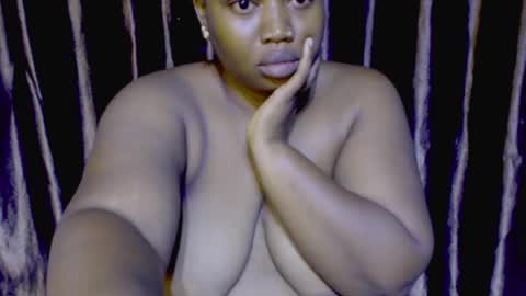 Snapshot of ladynina_ninss chatting on 05.25.26 youngladynina online show from 05.25.26